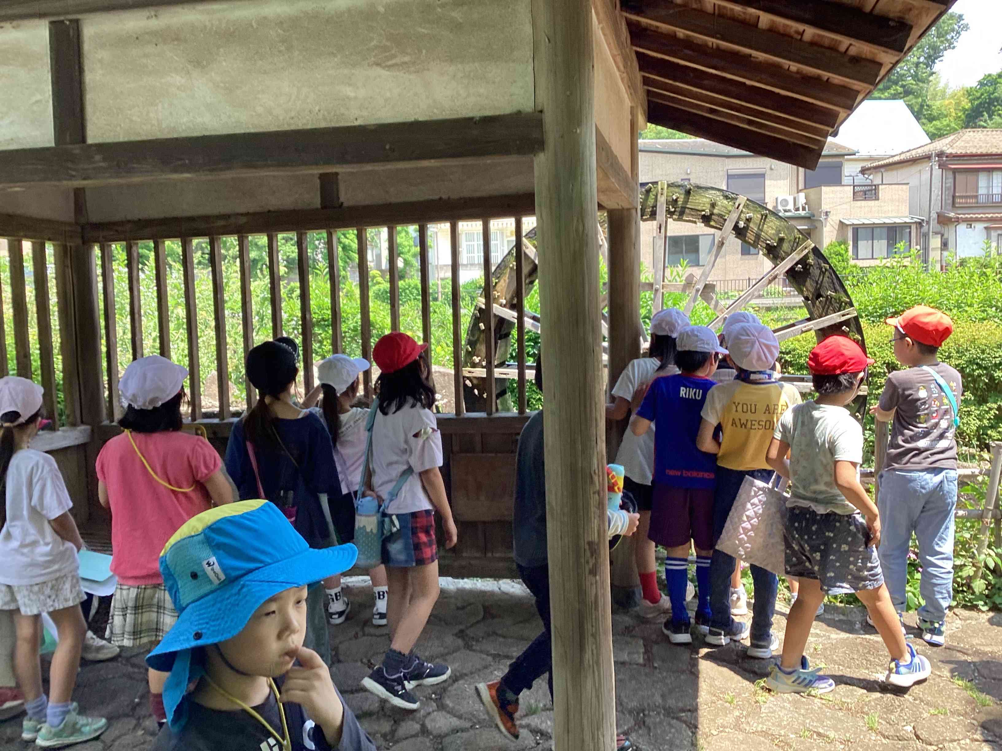 水車小屋も見ました。
水がないね～と子どもたち。