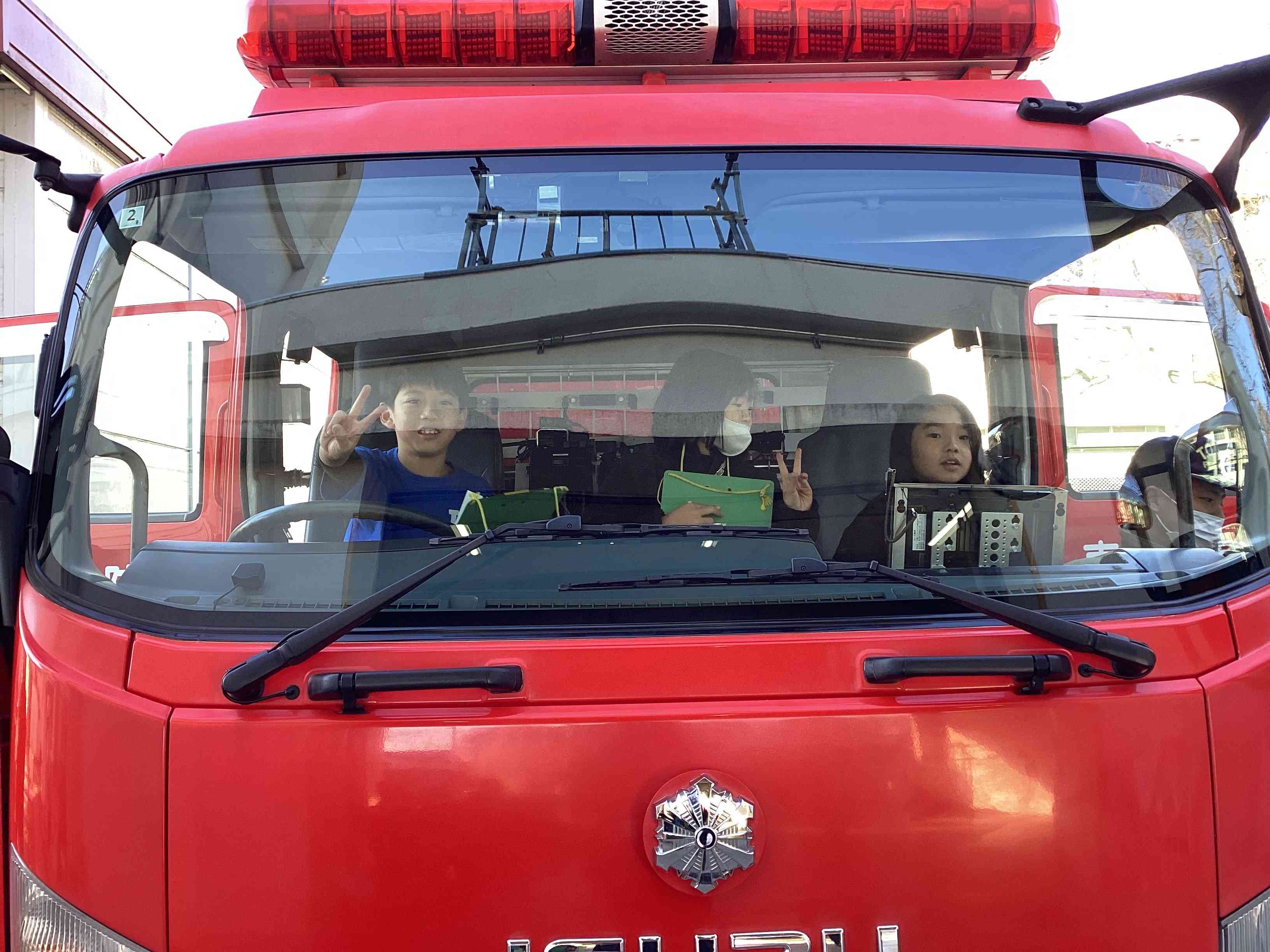 運転席にも座らせてもらいました。